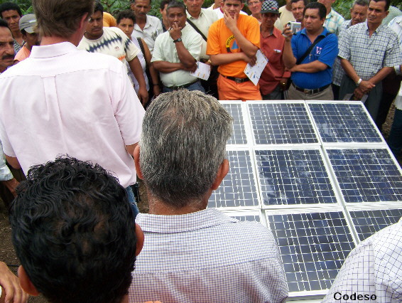 Sistema  Bombeo de agua con paneles solares para el riego de cultivos en Manabí